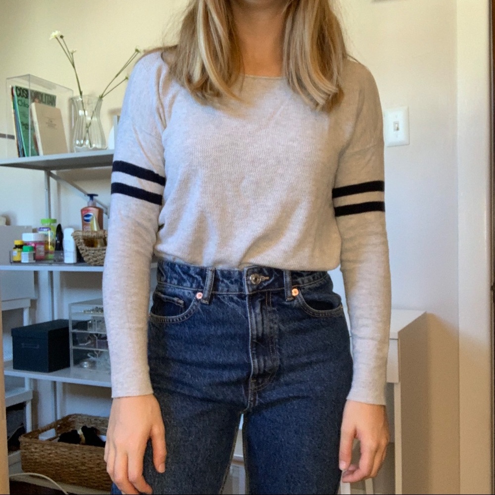 AEO light gray sweater